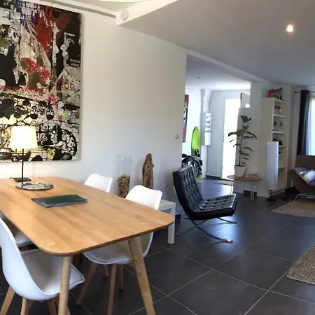 Art_booking . . . By Benoit_b Lejlighed *